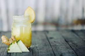 Cleansing Pineapple, Apple, and Ginger Juice